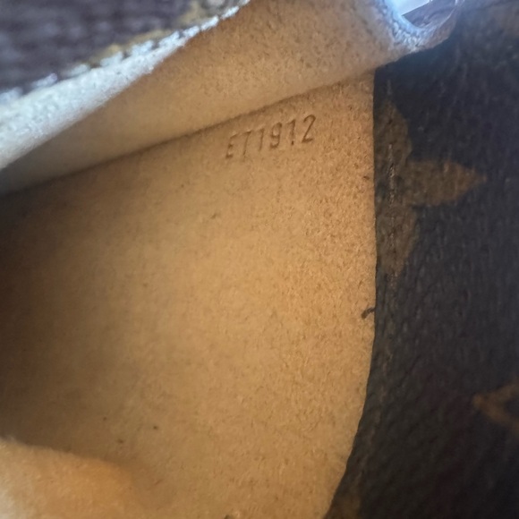 Louis Vuitton Monogram Sunglass Case in great condition - Picture 8 of 12